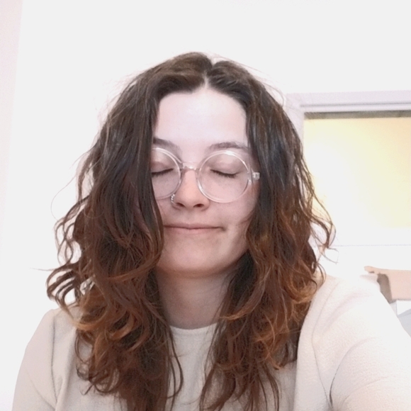 Meet your Posher, Hayley - Picture 1 of 1